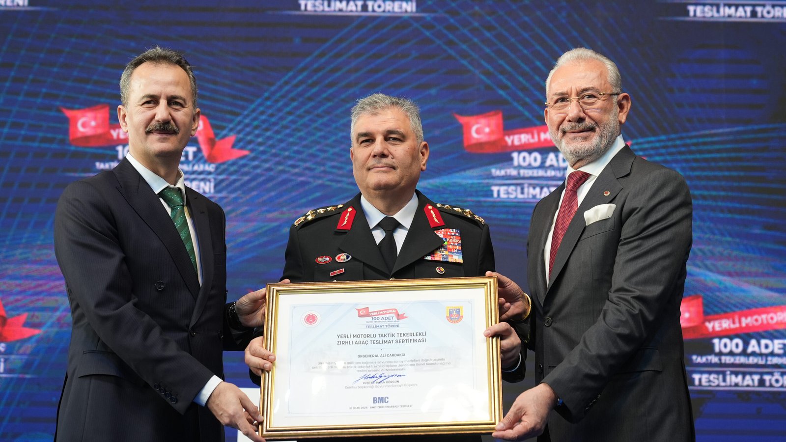 BMC’nin ürettiği ilk yerli motorlu ve taktik  tekerli 100 zırhlı araç TSK’ya teslim edildi
